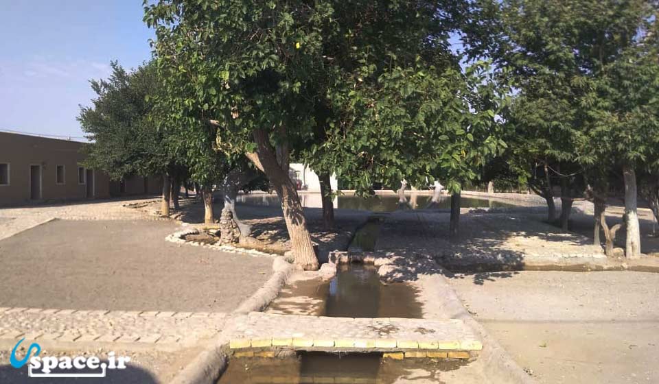 محوطه اقامتگاه بوم گردی باغ سنگی - سیرجان - روستای میاندوآب